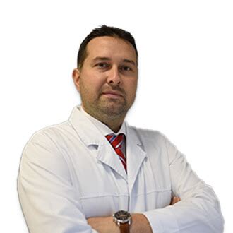 Copil vizitând un medic ortoped