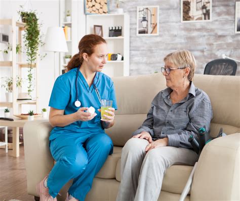 Echipa medicală care oferă îngrijire la domiciliu