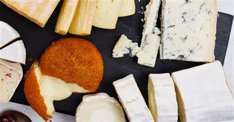 Comparatie: branzeturi moi pasteurizate vs. nepasteurizate