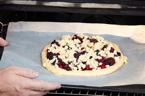 Fructe rulate în aluat