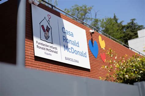Cameră tipică în Casa Ronald McDonald - dormitor și baie