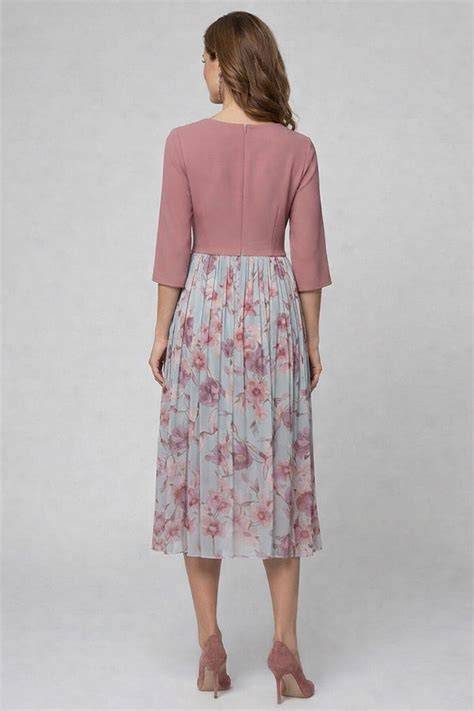 Rochie midi roz pudră cu imprimeu floral subtil