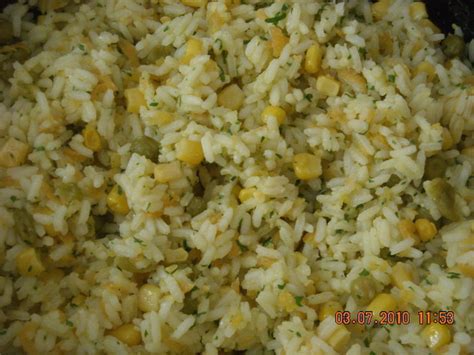 Orez sub diverse forme: boabe, făină, fiert