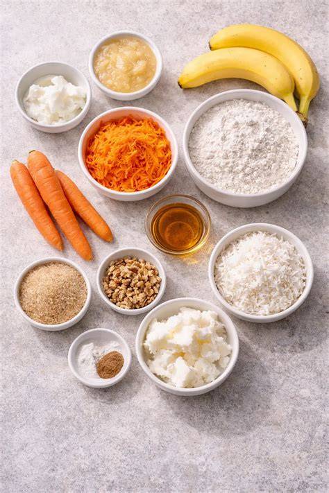 Infograficul: ingrediente și pași pentru tort sănătos cu morcovi și banane