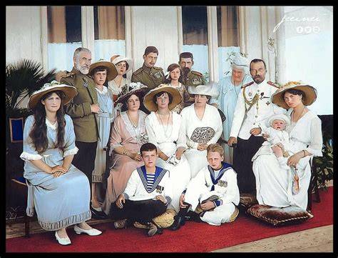 FOTO: Familia Regală și Nicolae în arhivă