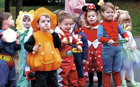 Infografic cu idei de costume Halloween pentru copii