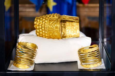 Brățari dacice de aur și detalii despre patrimoniul aurifer