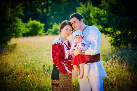 Fotografii în costum popular - familie în Cristian, lângă Brașov