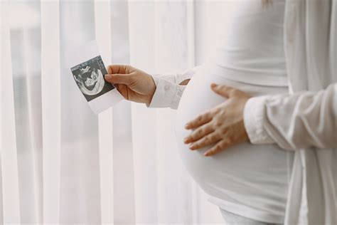 Chart: evoluția bebelușului și schimbările mamei la săptămâna 23