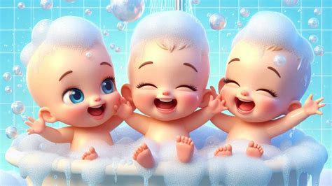 Bebeluș care face baie