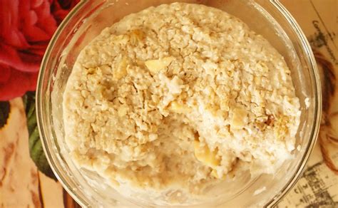 Bol cu terci de ovăz, fructe și nuci