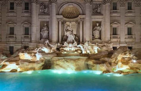Fontana di Trevi în lumina serii