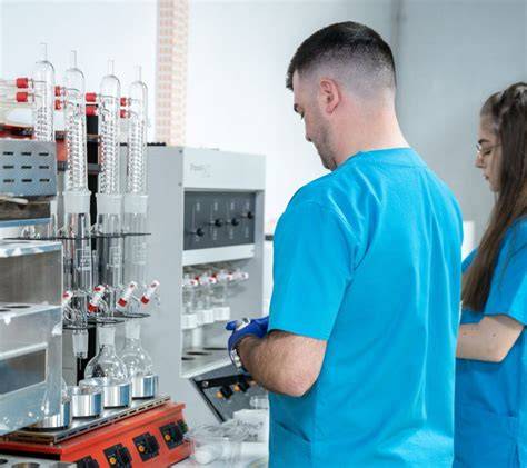 Infografic: Circuitul analizelor de laborator de la prelevare la eliberarea rezultatului