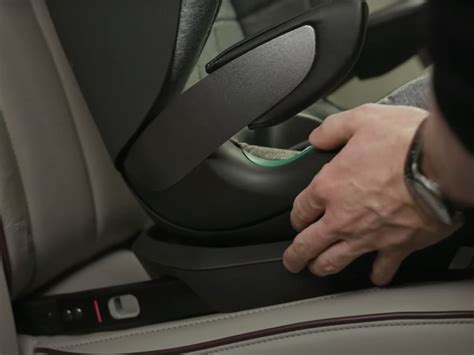 Instalare corectă scaun auto cu spatele la direcția de mers