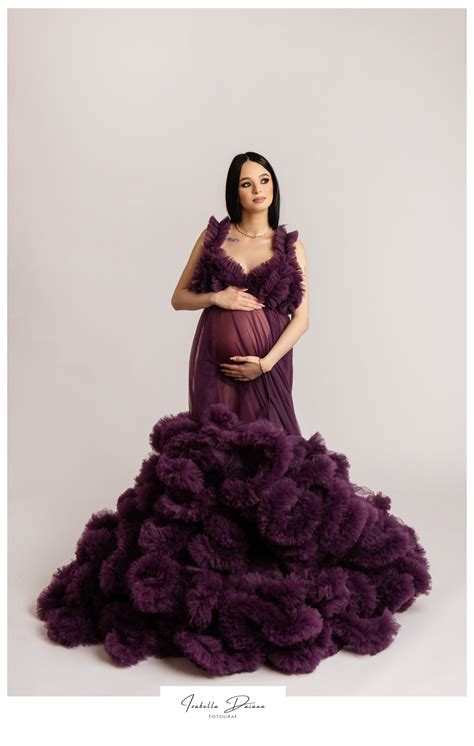 Galerie de rochii de maternitate disponibile în studio