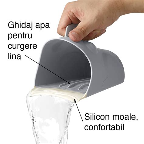 Accesorii complementare pentru baia bebelușului: cana de clătire și peria