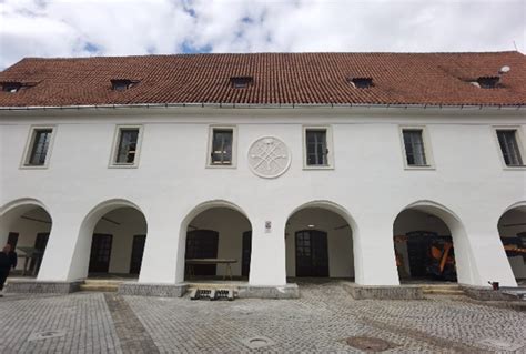 Fațada restaurată a fostei maternități din Sibiu