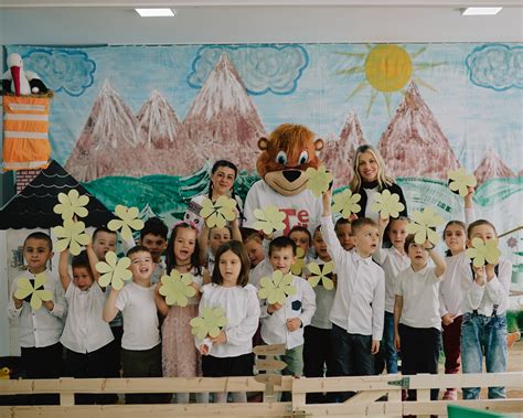 copii vizitând fabrica Tedi