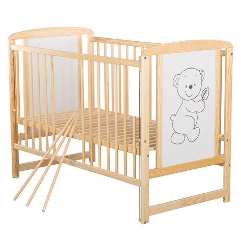 Imaginea patutului Timmi cu laterala culisanta, design clasic si detaliile celor 3 bete detasabile