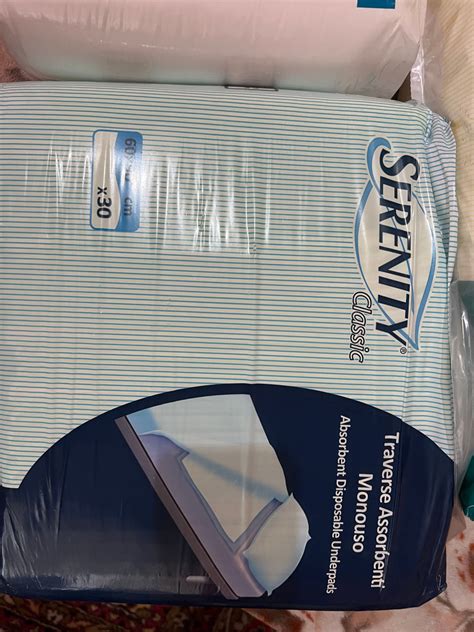 Infografic comparativ cu diferite tipuri de scutece pentru adulți și nivelurile de absorbție