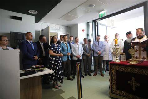 Fotografie oficială a ceremoniei de inaugurare a noii maternități