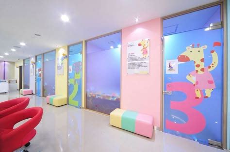 Design interior clinică pediatrică prietenos pentru copii