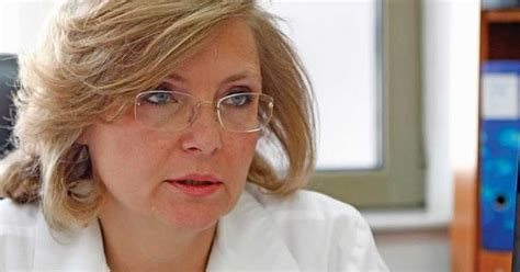 Doctor Dana Jianu în cabinet