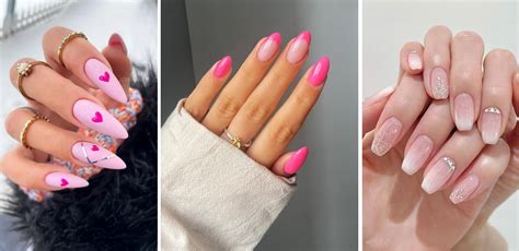 Imaginea unei modele cu unghii roz sugar effect, cu detalii florale