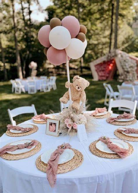 Infografic: idei de folosire a mini biberoanelor in decorul de baby shower
