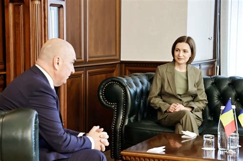 Persoane care se sprijină reciproc