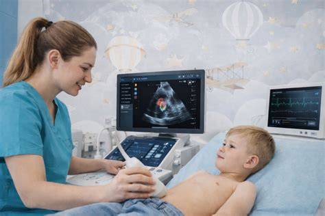 Ecocardiografie pediatrica - imagine aparat si ecran