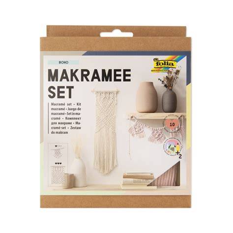 Imaginea unui set de materiale pentru macramé: sfoară, inel, foarfece