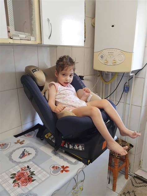 fetiță în pântec