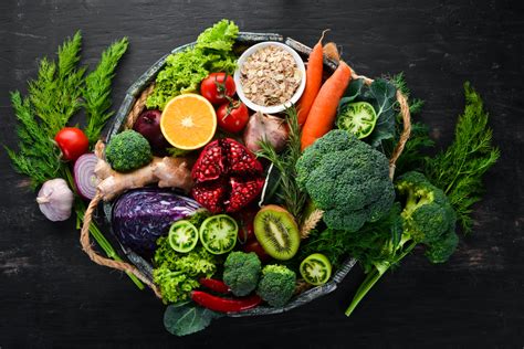 Varietate de legume și fructe proaspete