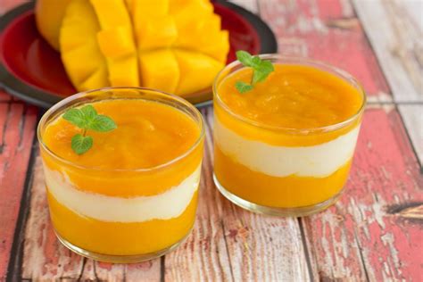 Imagine ilustrativă: mango copt și piure de mango pentru bebeluși