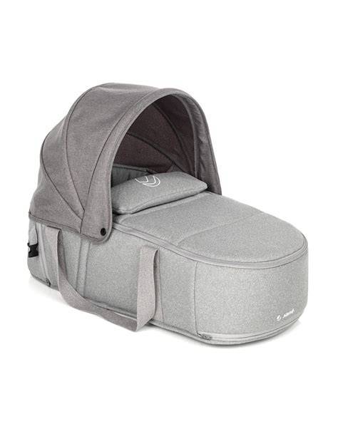 Imagine cu landou Jane Soft Smart Carrycot - detalii de dimensiuni și materiale.