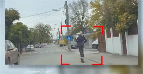 Femeie cu un bebeluș în brațe