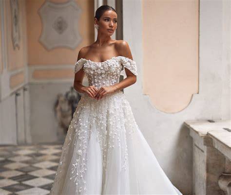 Imagine de prezentare: mirese, rochii de mireasă și accesorii în nuanțe romantice