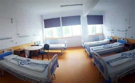 Imagine: spațiu de salon spital, interacțiune pozitivă cu personalul