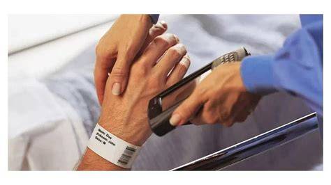 Imagine ilustrativă: brățări de identificare a pacientului în spital