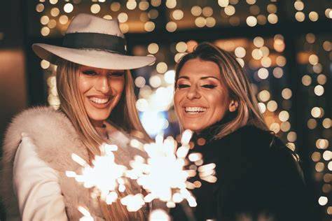 Schema layering pentru Revelion: glam + casual